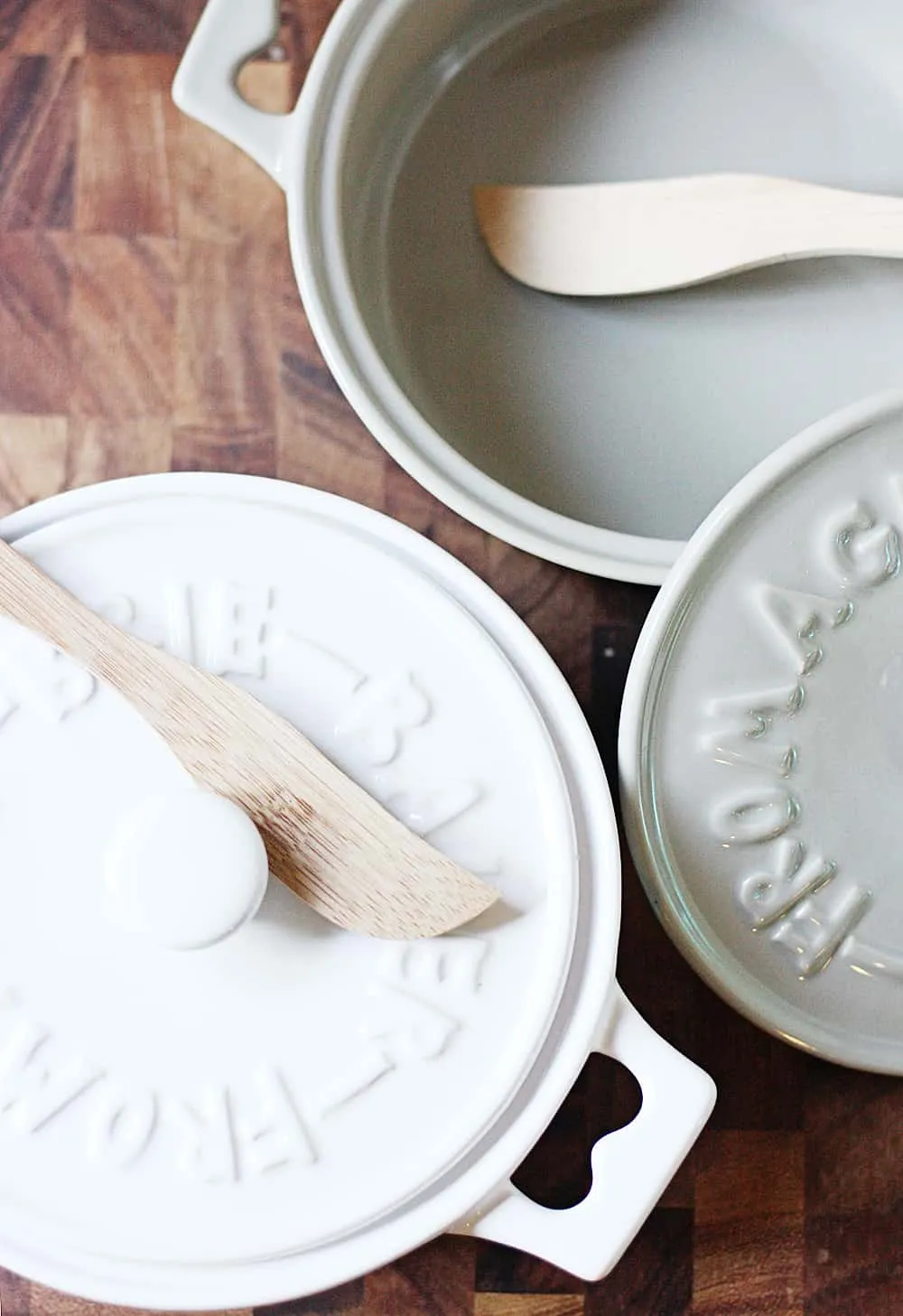 Stoneware Brie Baker W/ Wood Spreader (White)